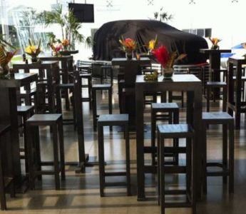 renta-de-periqueras-con-bancos-evento-corporativo-1080x600-700x400